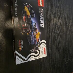 LEGO Speed Champions Oracle Red Bull Racing Set
